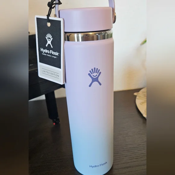 Hydro Flask 24oz Water Bottle - Picture 2 of 5